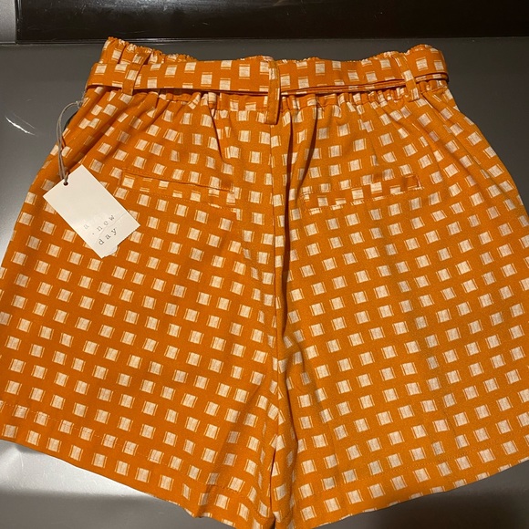 Comfy and stylish, never worn shorts! - Picture 2 of 3